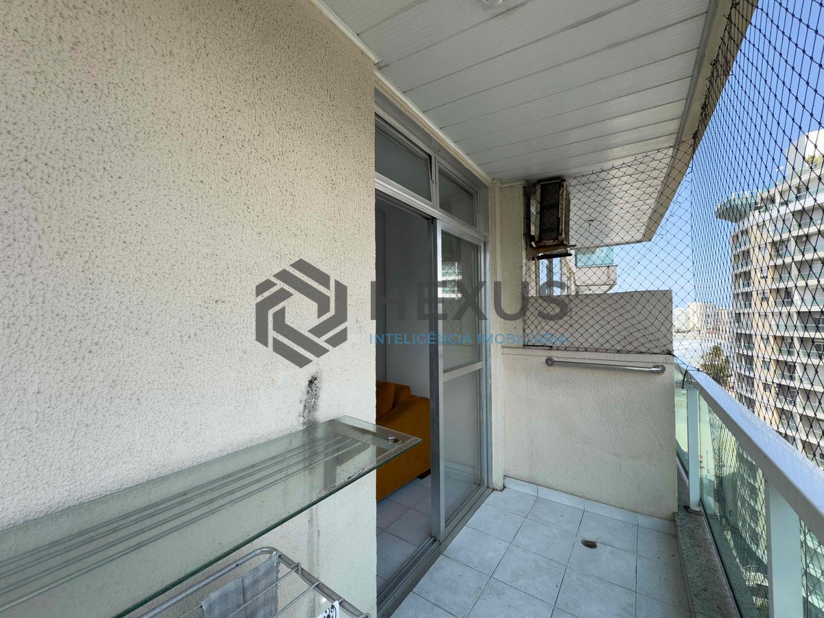 Foto 7 de Apartamento com varanda e vista mar na quadra mar da Praia das Pitangueiras, Guaruja