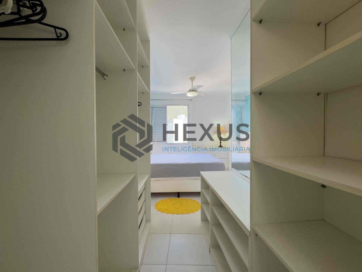 Foto 13 de Apartamento com varanda e vista mar na quadra mar da Praia das Pitangueiras, Guaruja