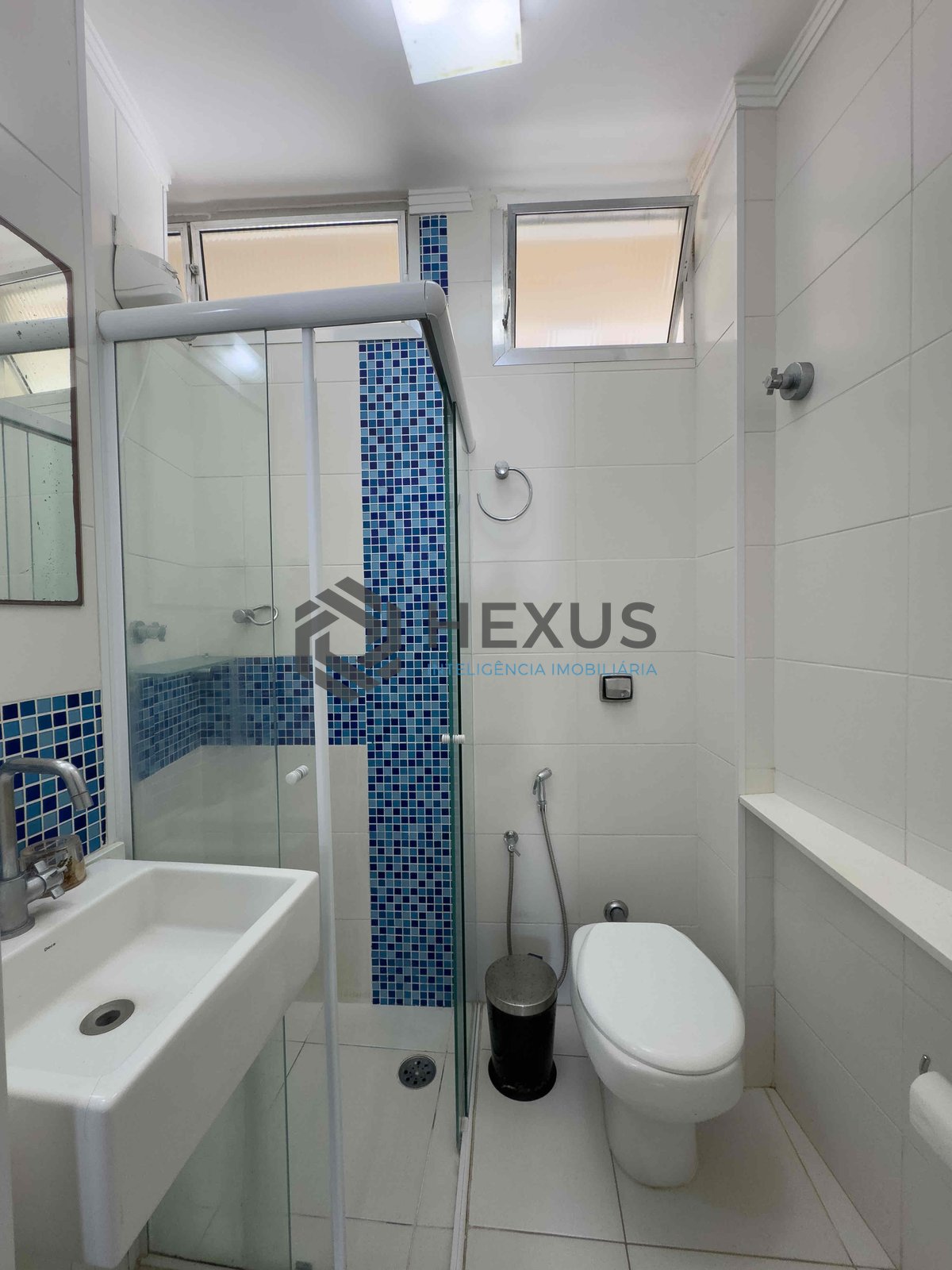 Foto 15 de Apartamento com varanda e vista mar na quadra mar da Praia das Pitangueiras, Guaruja
