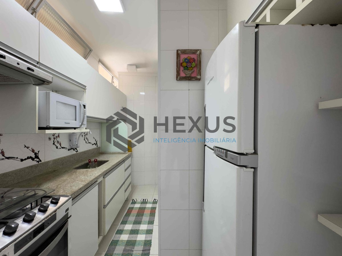 Foto 17 de Apartamento com varanda e vista mar na quadra mar da Praia das Pitangueiras, Guaruja