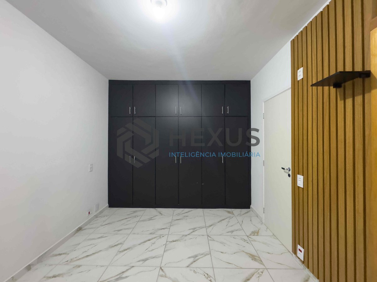 Foto 11 de Apartamento reformado com varanda e lazer na quadra mar da Praia das Pitangueiras, Guaruja