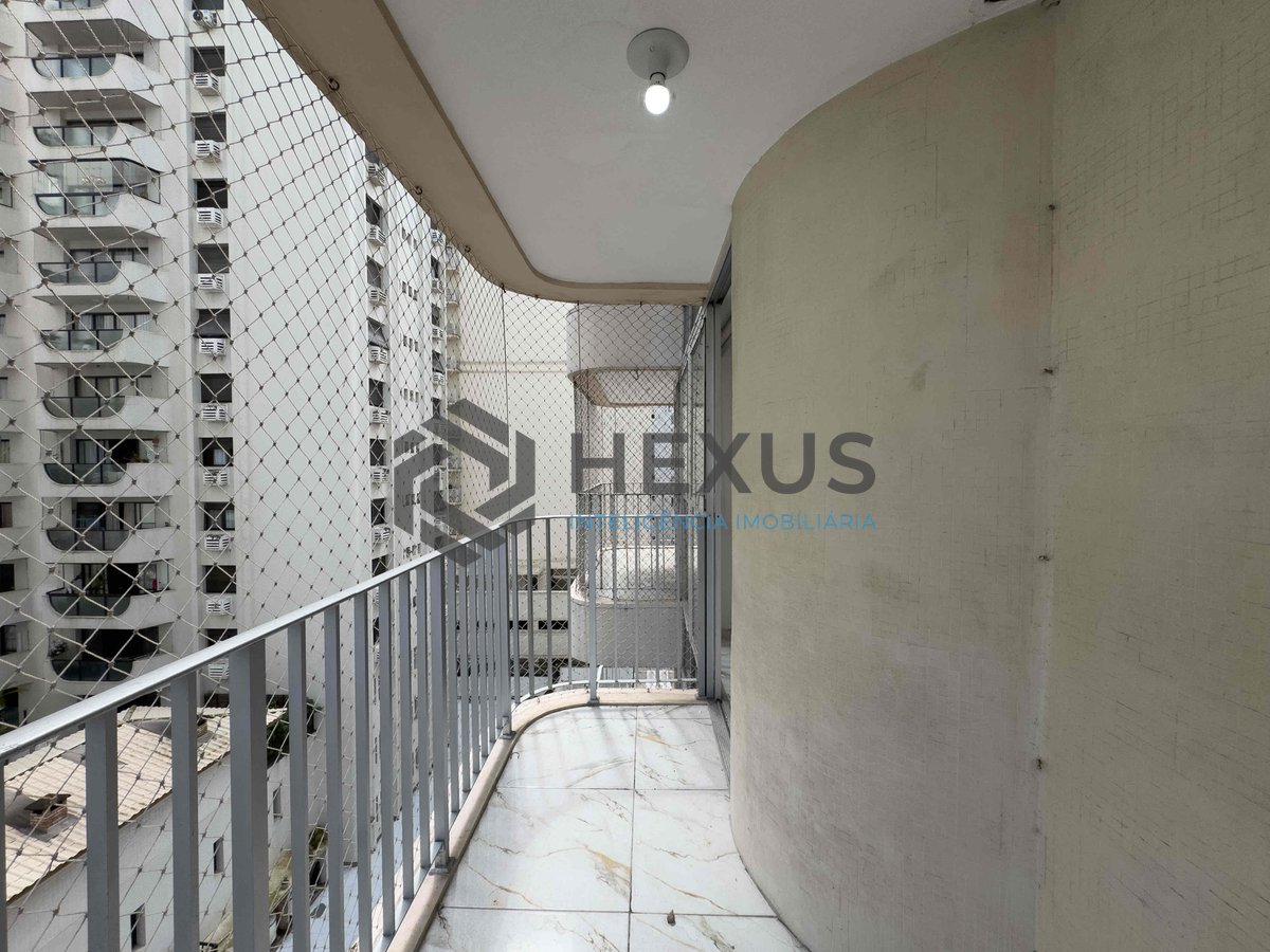 Foto 7 de Apartamento reformado com varanda e lazer na quadra mar da Praia das Pitangueiras, Guaruja