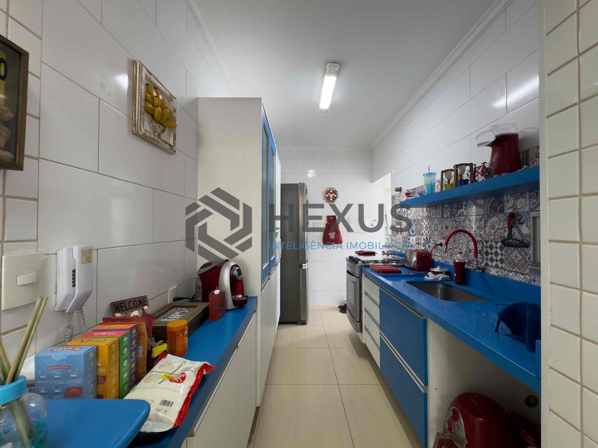 Foto 19 de Apartamento com varanda e lazer na quadra mar da Praia das Pitangueiras, Guaruja