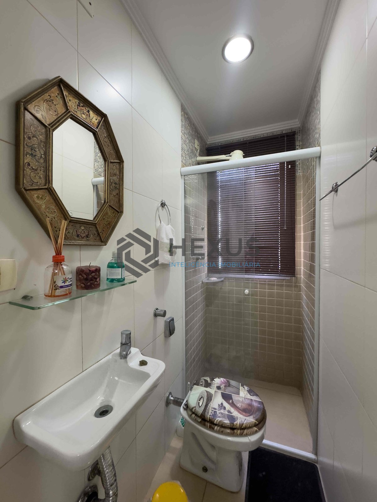 Foto 24 de Apartamento com varanda e lazer na quadra mar da Praia das Pitangueiras, Guaruja
