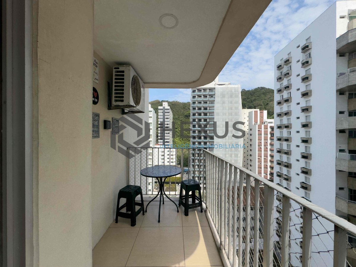 Foto 7 de Apartamento com varanda e lazer na quadra mar da Praia das Pitangueiras, Guaruja