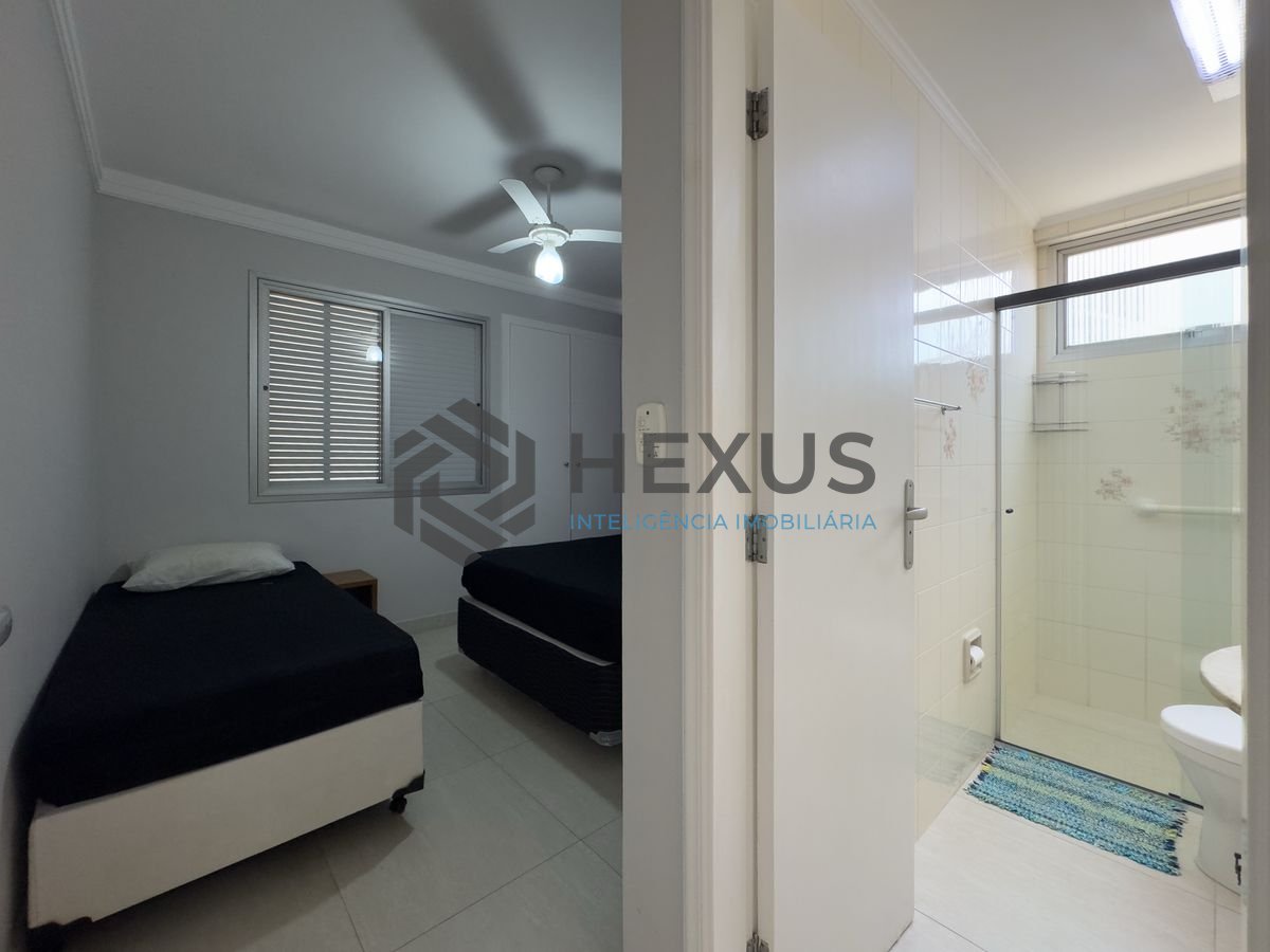Foto 11 de Apartamento com varanda vista mar a 50m da praia na região do Centro nas Pitangueiras, Guarujá