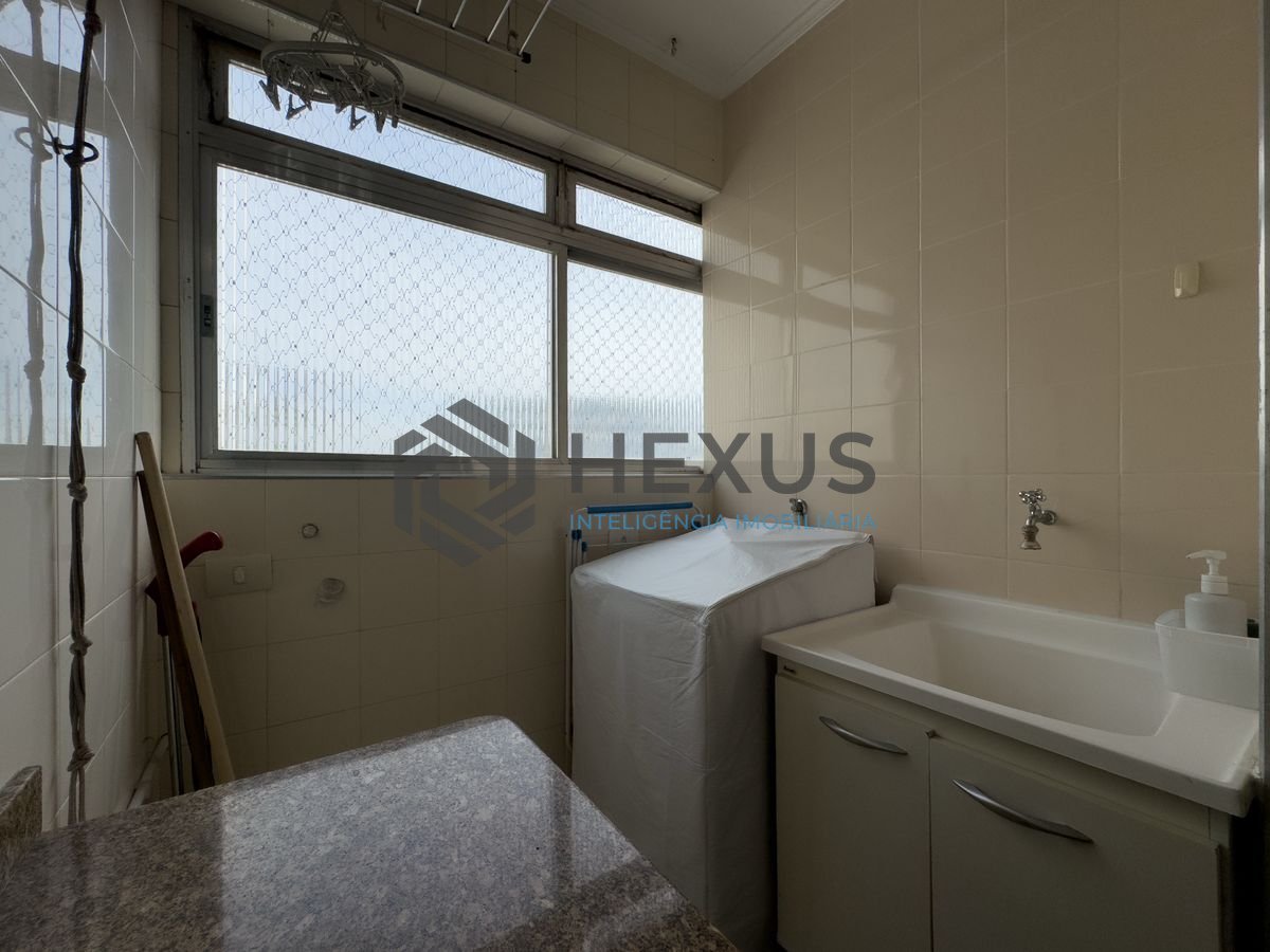 Foto 26 de Apartamento com varanda vista mar a 50m da praia na região do Centro nas Pitangueiras, Guarujá