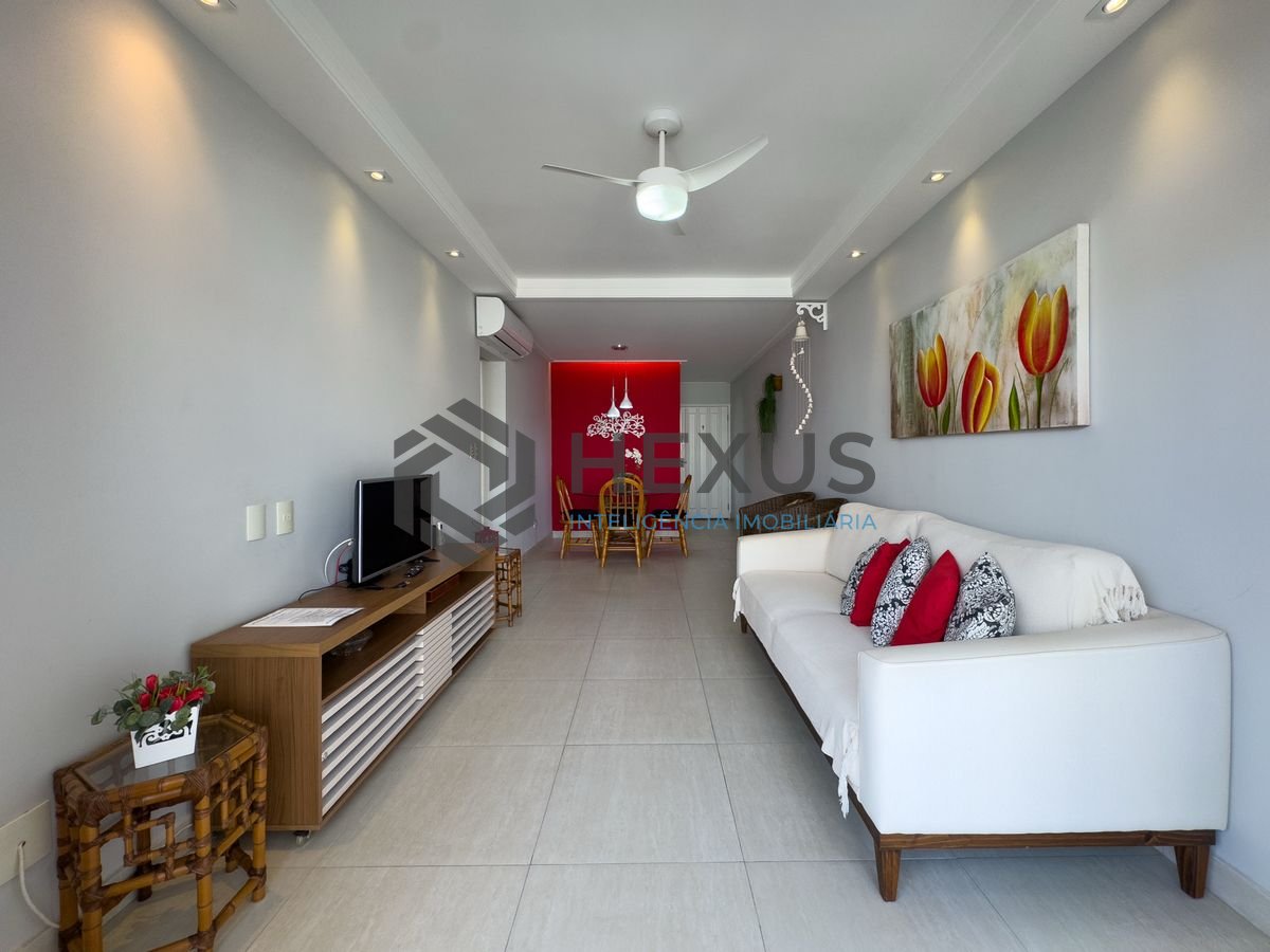 Foto 3 de Apartamento com varanda vista mar a 50m da praia na região do Centro nas Pitangueiras, Guarujá