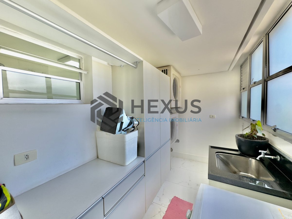 Foto 43 de Apartamento reformado frente mar com varanda vista mar na Praia das Astúrias, Guaruja