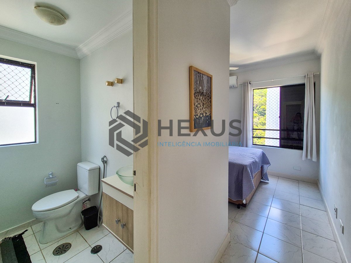 Foto 8 de Apartamento com varanda e lazer na praia das pitangueiras, guaruja.