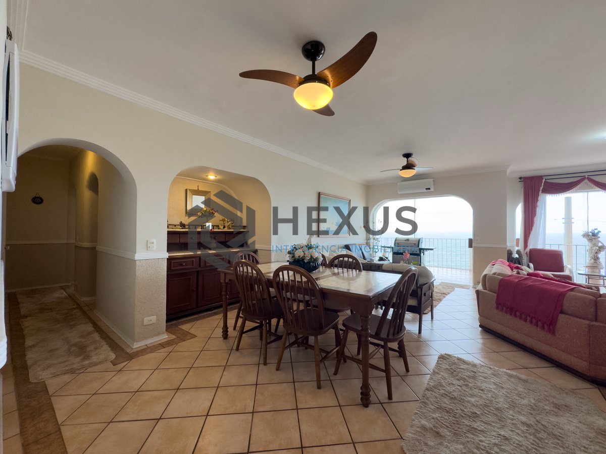 Foto 4 de Apartamento frente mar com varanda e vista mar na Praia das Pitangueiras, Guaruja