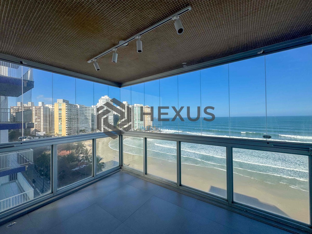 Foto 2 de Apartamento frente mar com varanda e vista mar na Praia das Pitangueiras, Guaruja