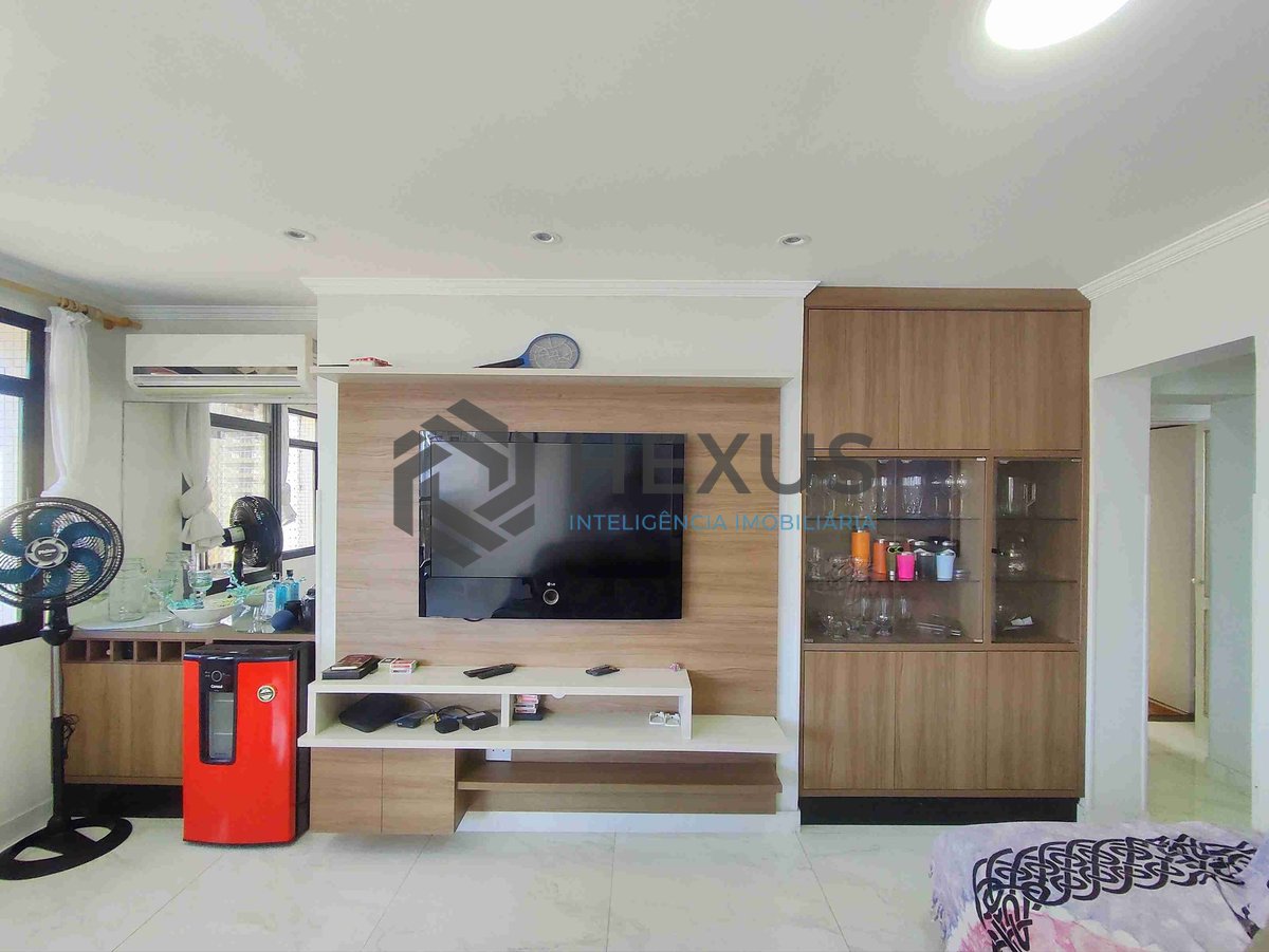 Foto 4 de Apartamento com varanda e lazer a uma quadra da Praia das Asturias, Guaruja