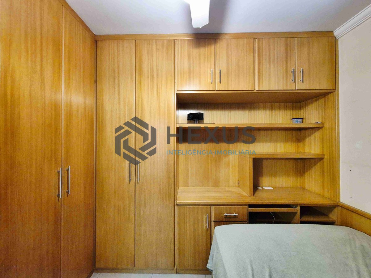 Foto 17 de Apartamento reformado com piscina e churrasqueira na varanda na Praia das Pitangueiras, Guaruja