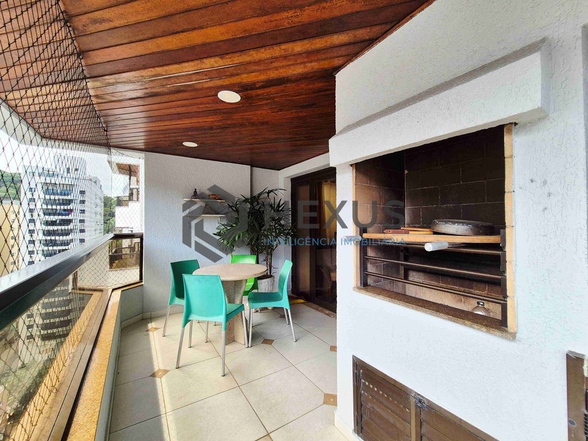 Foto 3 de Apartamento reformado com piscina e churrasqueira na varanda na Praia das Pitangueiras, Guaruja