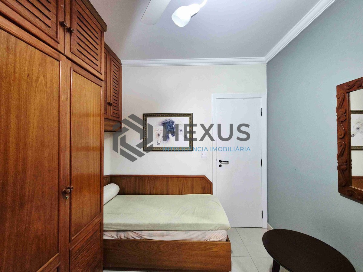 Foto 25 de Apartamento reformado com piscina e churrasqueira na varanda na Praia das Pitangueiras, Guaruja