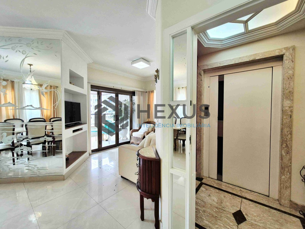 Foto 4 de Apartamento reformado com piscina e churrasqueira na varanda na Praia das Pitangueiras, Guaruja