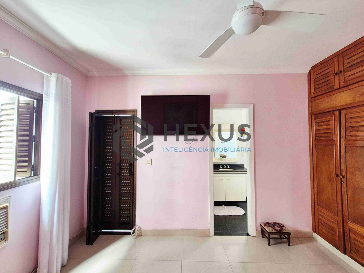 Foto 32 de Apartamento reformado com piscina e churrasqueira na varanda na Praia das Pitangueiras, Guaruja