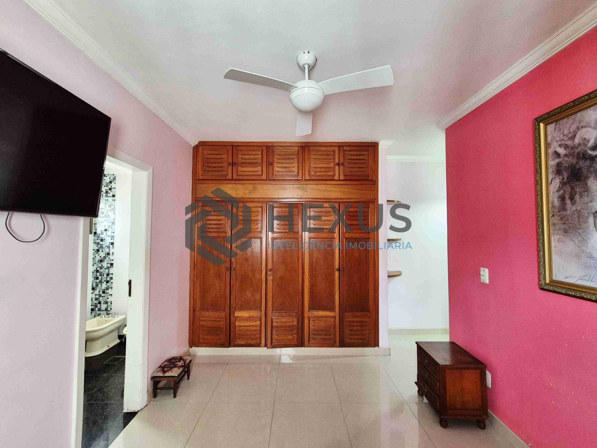 Foto 33 de Apartamento reformado com piscina e churrasqueira na varanda na Praia das Pitangueiras, Guaruja