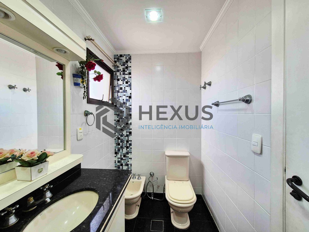 Foto 36 de Apartamento reformado com piscina e churrasqueira na varanda na Praia das Pitangueiras, Guaruja