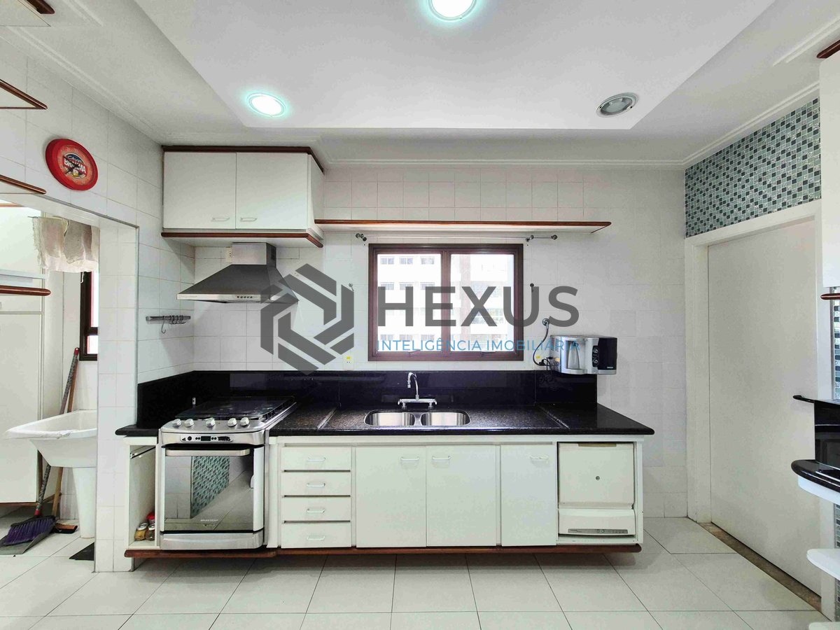 Foto 40 de Apartamento reformado com piscina e churrasqueira na varanda na Praia das Pitangueiras, Guaruja