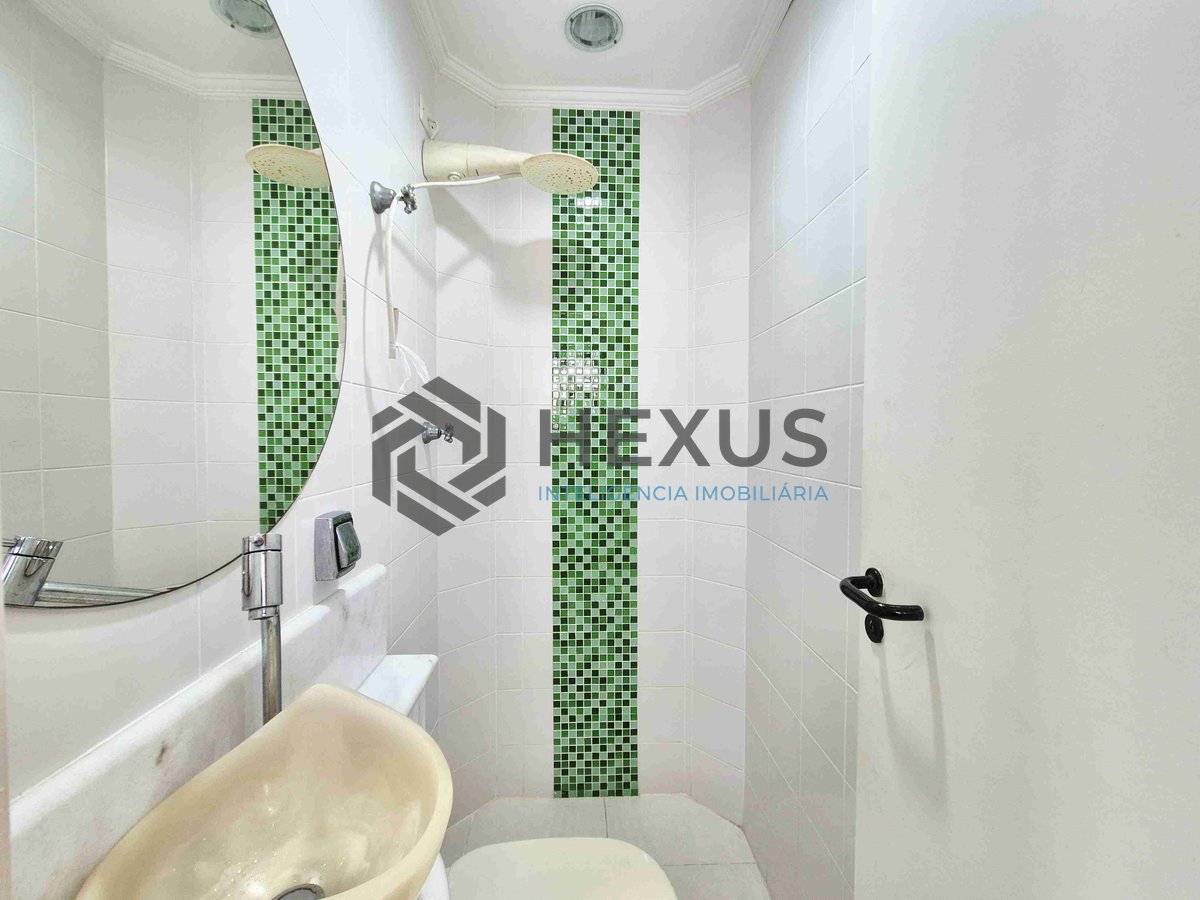 Foto 41 de Apartamento reformado com piscina e churrasqueira na varanda na Praia das Pitangueiras, Guaruja