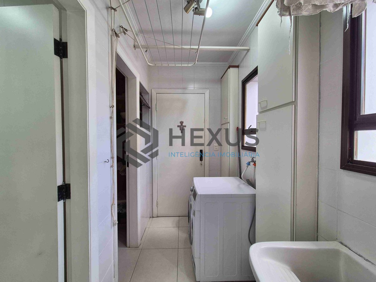 Foto 42 de Apartamento reformado com piscina e churrasqueira na varanda na Praia das Pitangueiras, Guaruja