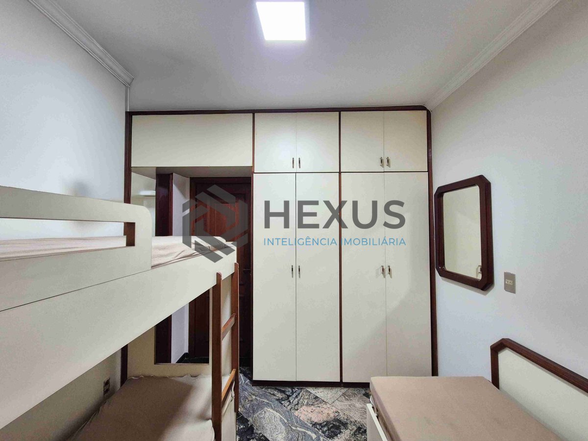 Foto 14 de Apartamento reformado com piscina e churrasqueira na varanda na Praia das Pitangueiras, Guaruja