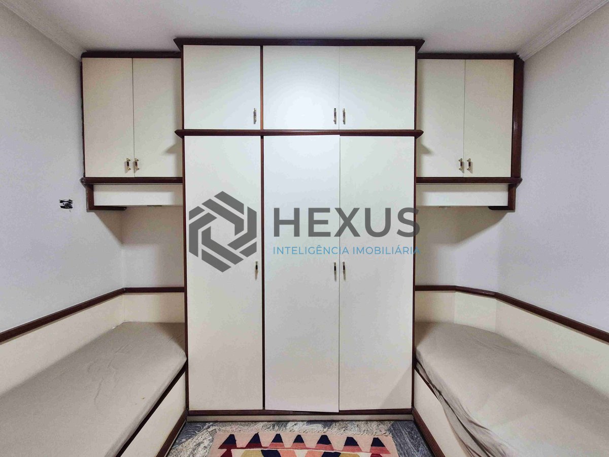Foto 19 de Apartamento reformado com piscina e churrasqueira na varanda na Praia das Pitangueiras, Guaruja