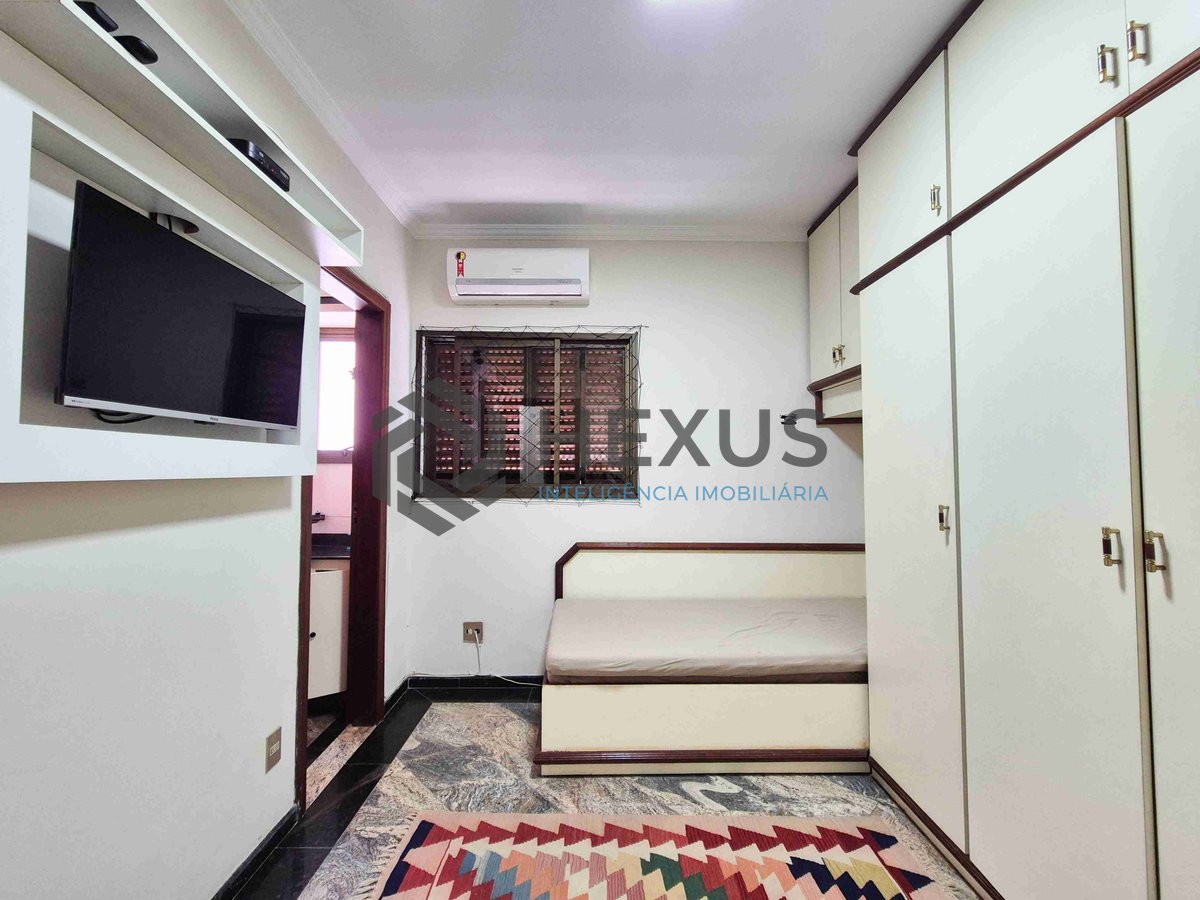 Foto 20 de Apartamento reformado com piscina e churrasqueira na varanda na Praia das Pitangueiras, Guaruja