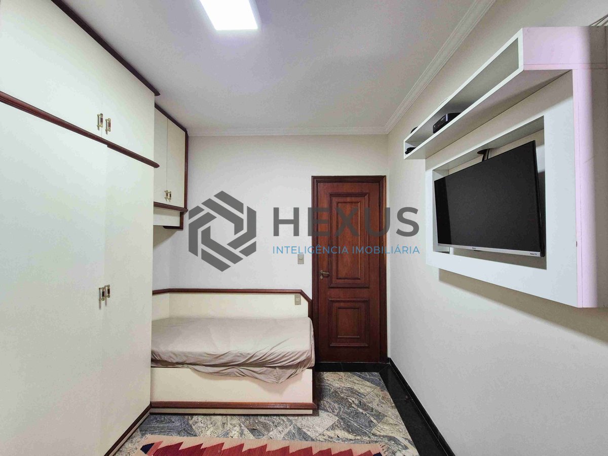 Foto 21 de Apartamento reformado com piscina e churrasqueira na varanda na Praia das Pitangueiras, Guaruja