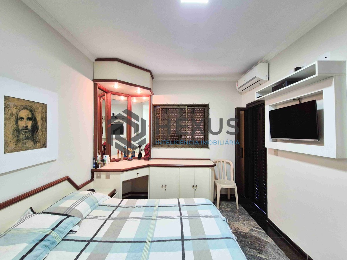 Foto 25 de Apartamento reformado com piscina e churrasqueira na varanda na Praia das Pitangueiras, Guaruja