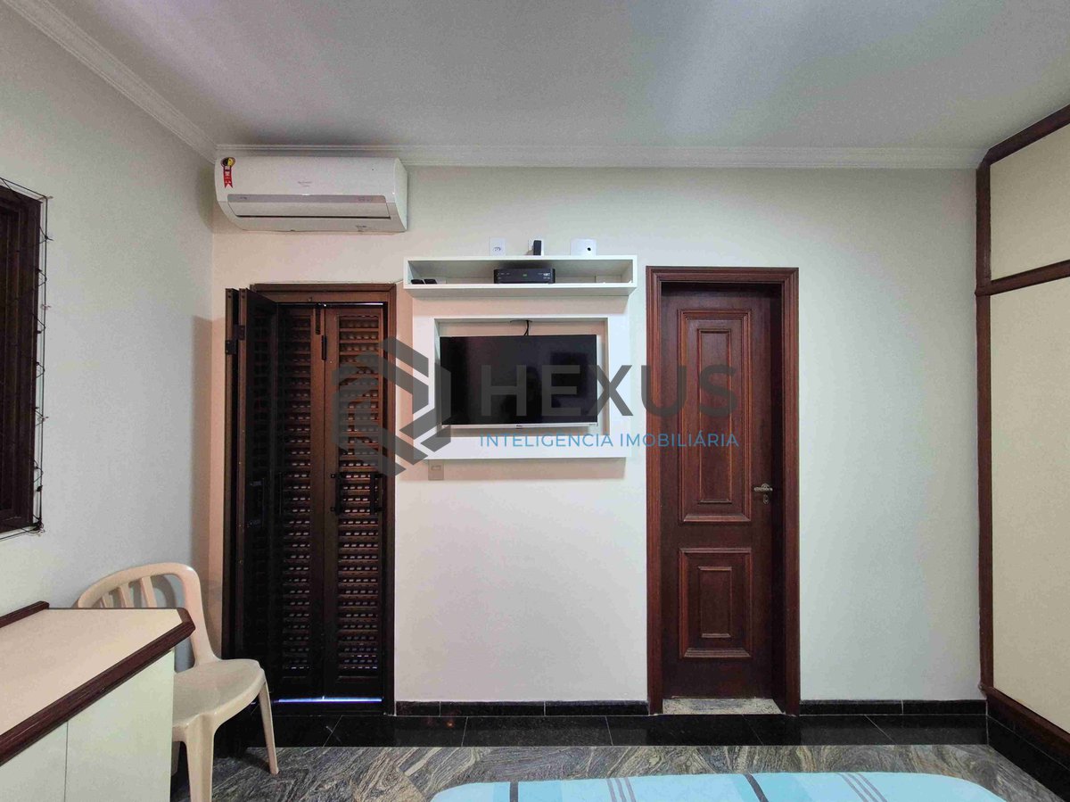 Foto 27 de Apartamento reformado com piscina e churrasqueira na varanda na Praia das Pitangueiras, Guaruja
