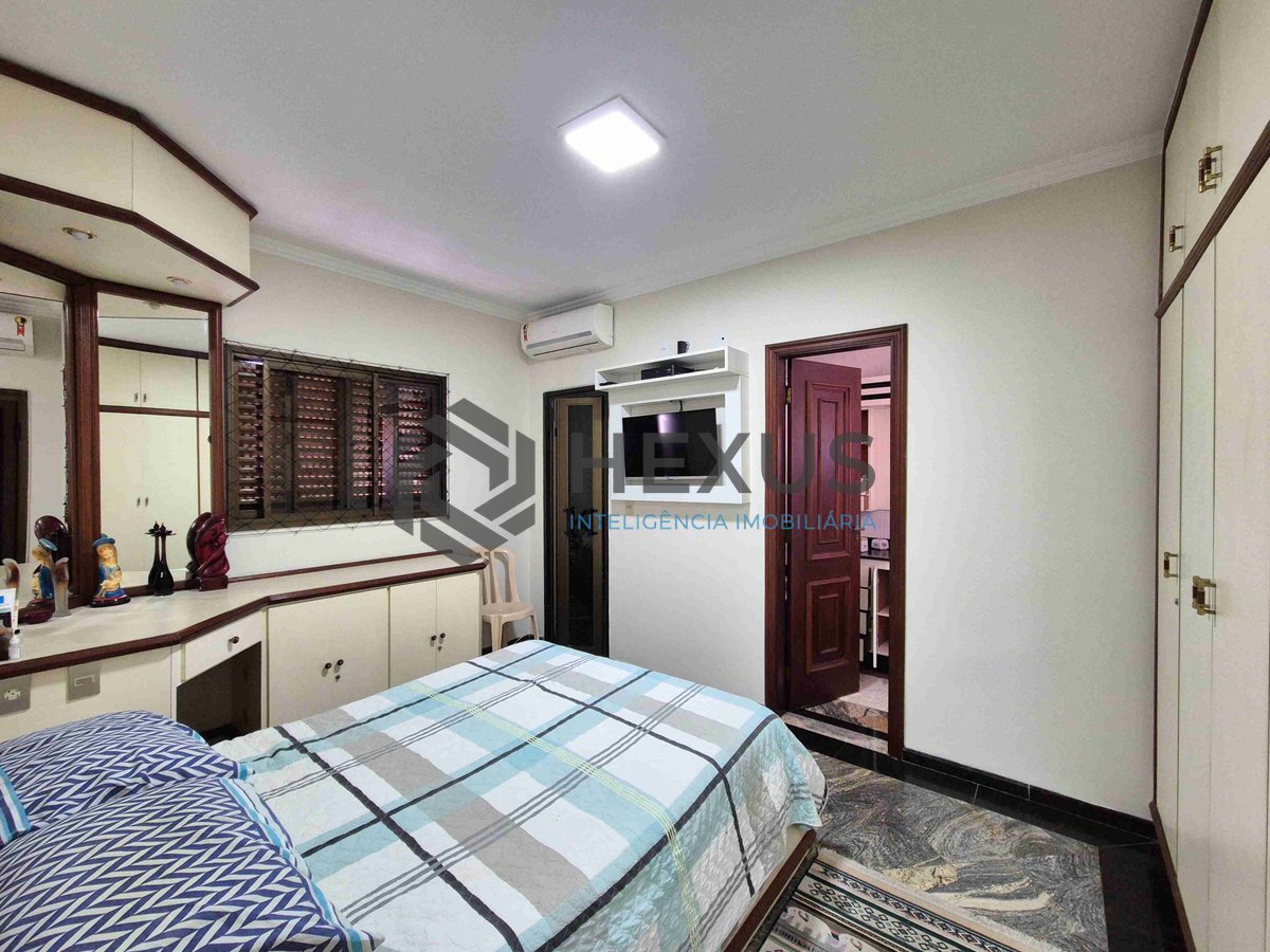 Foto 31 de Apartamento reformado com piscina e churrasqueira na varanda na Praia das Pitangueiras, Guaruja