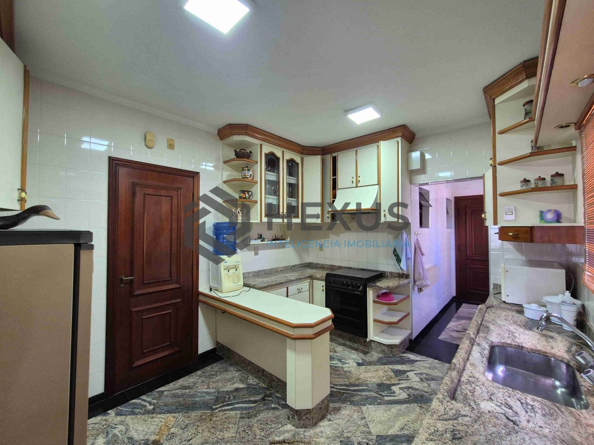 Foto 34 de Apartamento reformado com piscina e churrasqueira na varanda na Praia das Pitangueiras, Guaruja