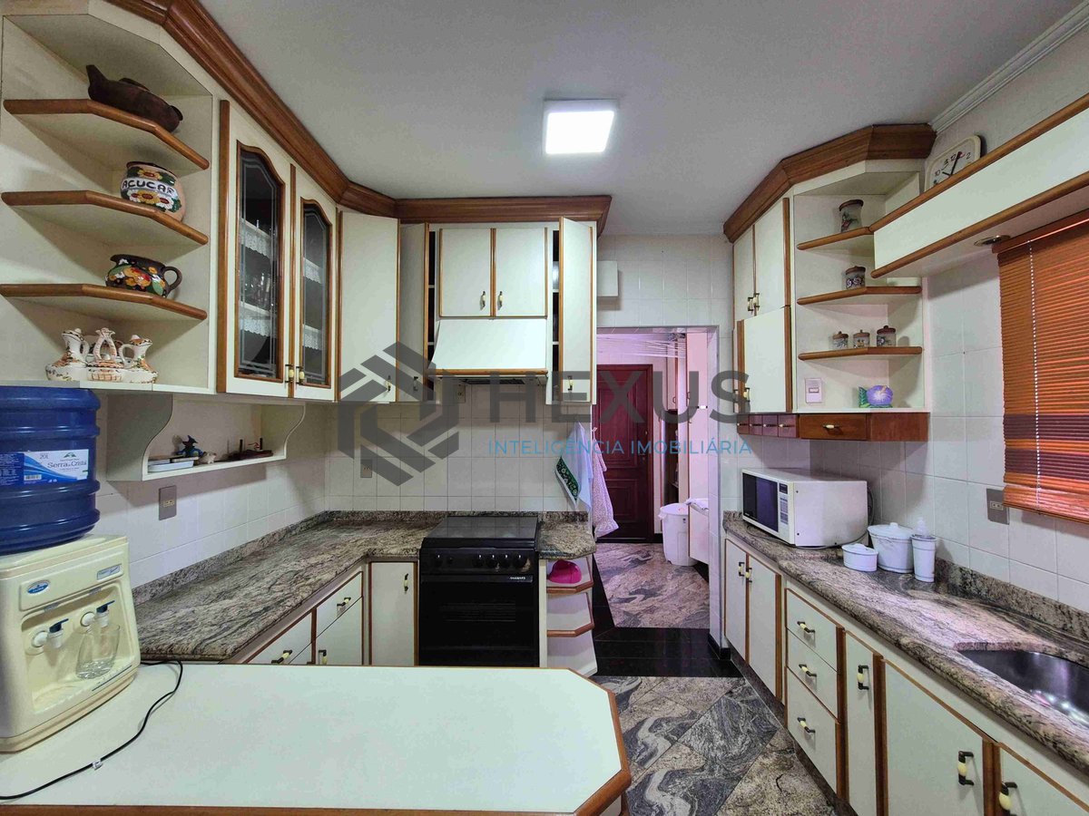 Foto 35 de Apartamento reformado com piscina e churrasqueira na varanda na Praia das Pitangueiras, Guaruja