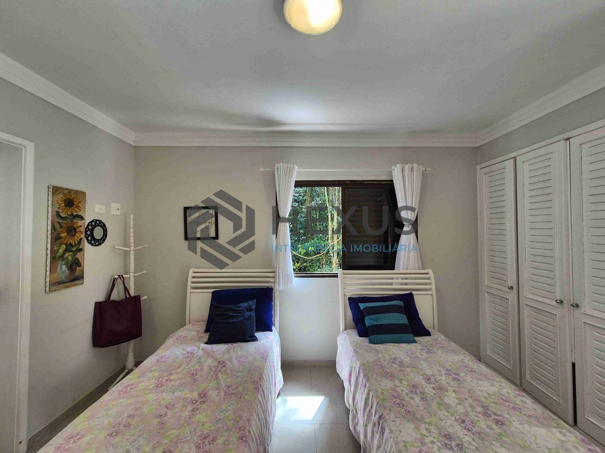 Foto 20 de Apartamento com varanda e lazer na Praia das Pitangueiras, Guaruja