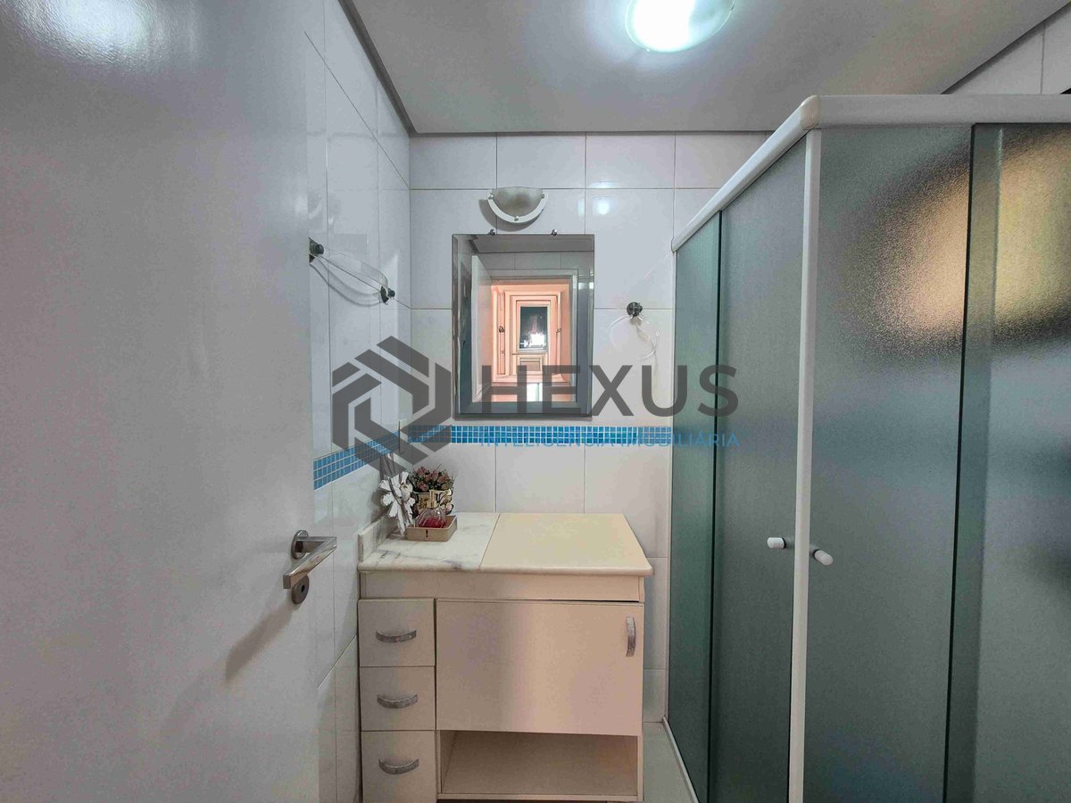 Foto 23 de Apartamento com varanda e lazer na Praia das Pitangueiras, Guaruja
