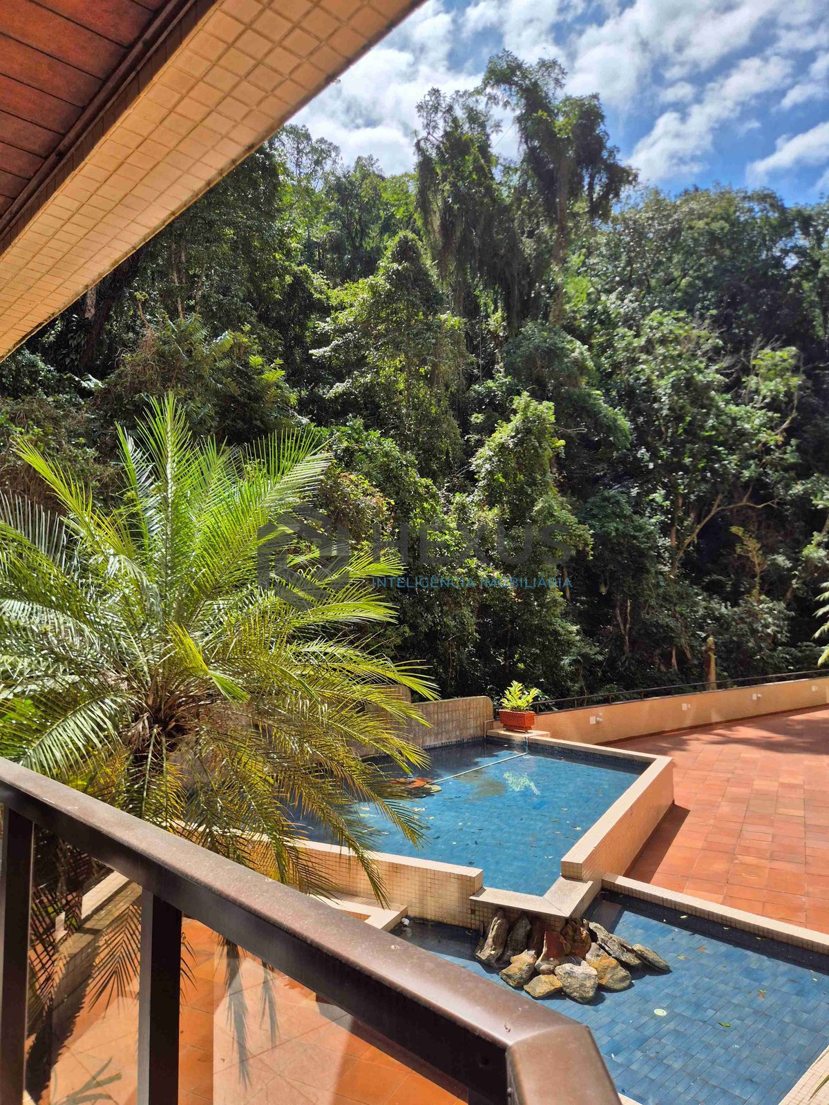 Foto 8 de Apartamento com varanda e lazer na Praia das Pitangueiras, Guaruja