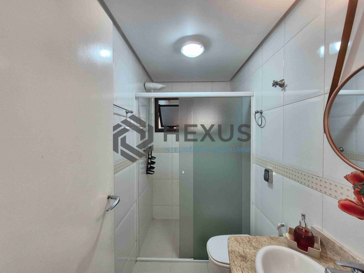 Foto 10 de Apartamento com varanda e lazer na Praia das Pitangueiras, Guaruja