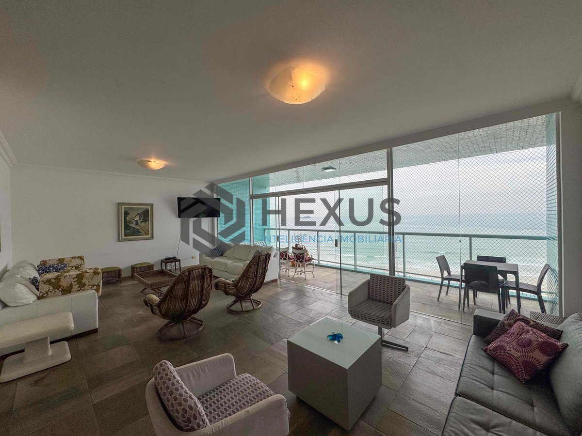 Foto 2 de Apartamento frente mar com varanda e vista mar na Praia das Pitangueiras, Guaruja