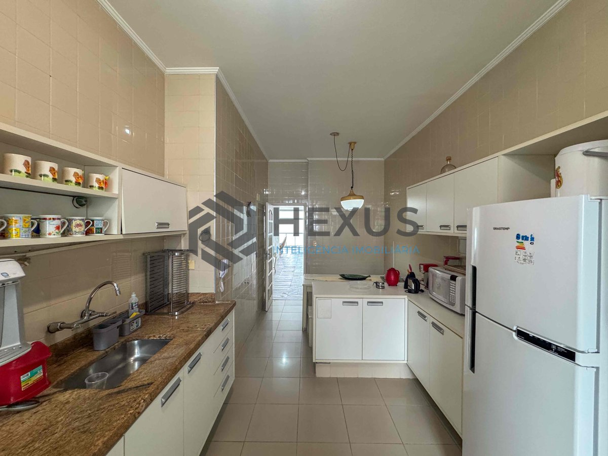 Foto 30 de Apartamento frente mar com varanda e vista mar na Praia das Pitangueiras, Guaruja