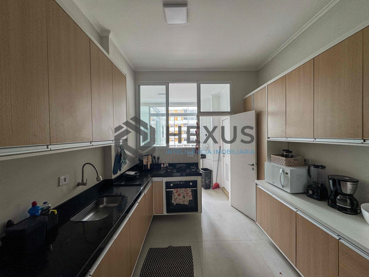 Foto 35 de Apartamento frente mar com varanda na Praia das Pitangueiras, Guaruja