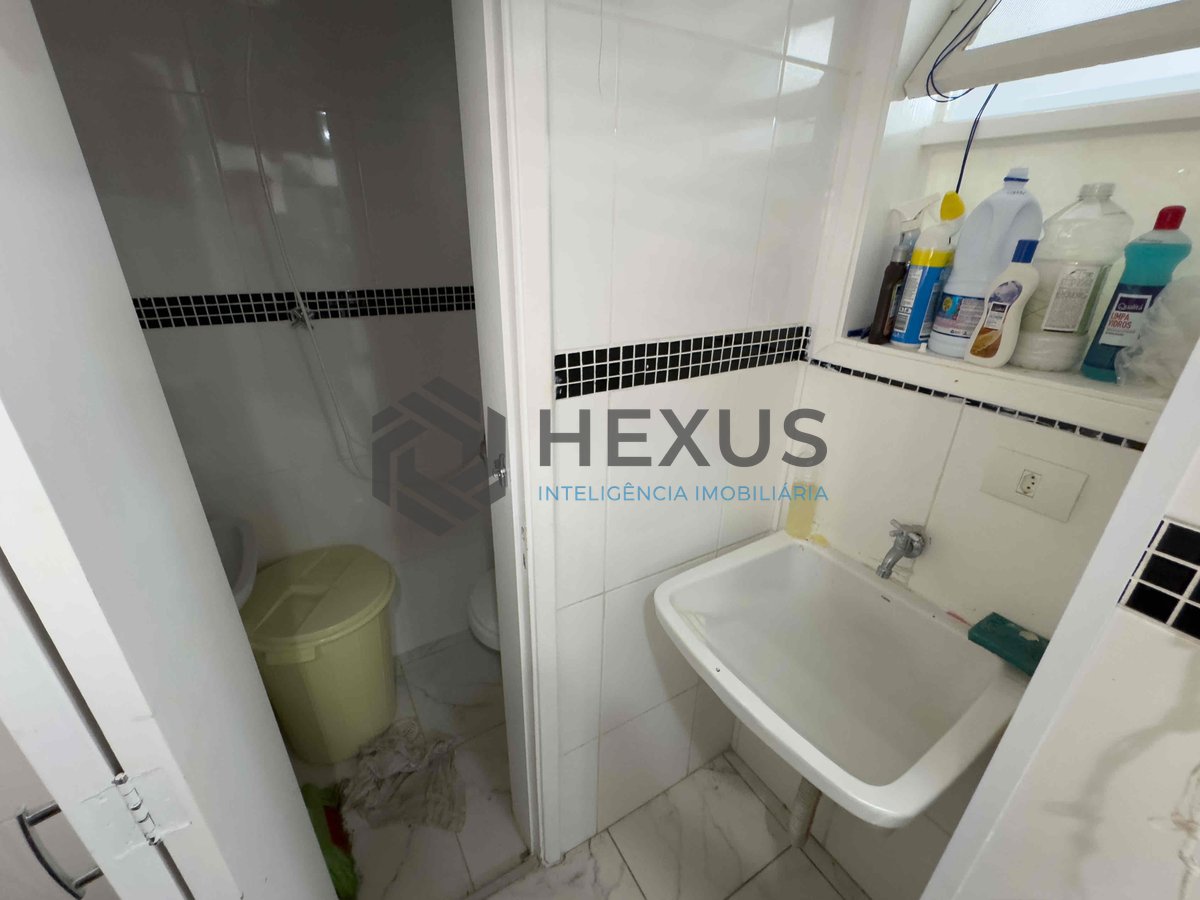 Foto 19 de Apartamento com varanda e vista mar na quadra mar da Praia das Pitangueiras, Guaruja