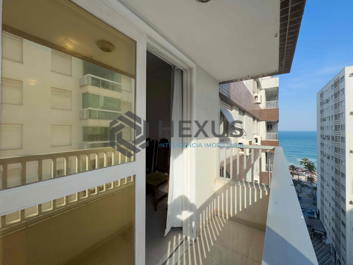 Foto 6 de Apartamento com varanda e vista mar na quadra mar da Praia das Pitangueiras, Guaruja