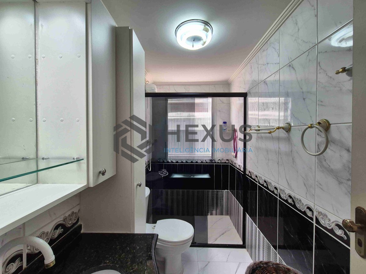 Foto 19 de Apartamento reformado na quadra mar da Praia das Pitangueiras, Guaruja