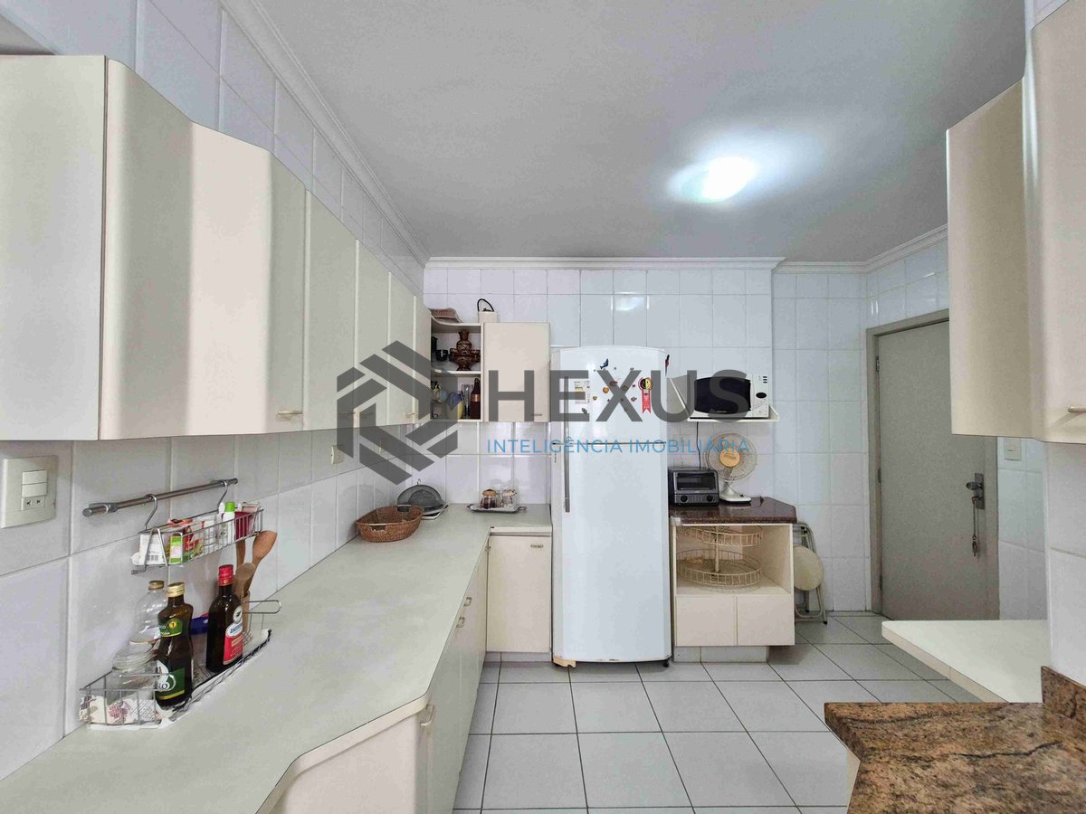 Foto 21 de Apartamento reformado na quadra mar da Praia das Pitangueiras, Guaruja