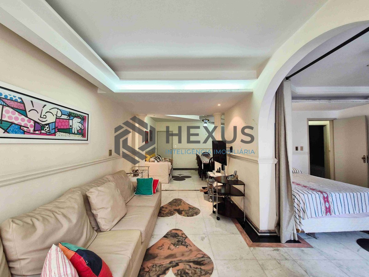 Foto 6 de Apartamento reformado na quadra mar da Praia das Pitangueiras, Guaruja