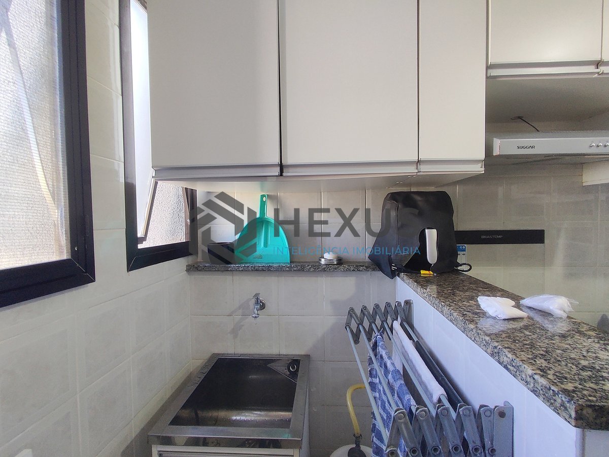 Foto 17 de Apartamento reformado com varanda e lazer a duas quadras da Praia do Tombo, Guaruja
