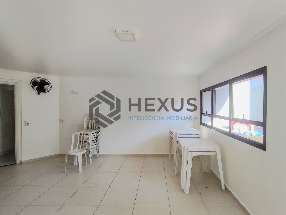 Foto 21 de Apartamento reformado com varanda e lazer a duas quadras da Praia do Tombo, Guaruja